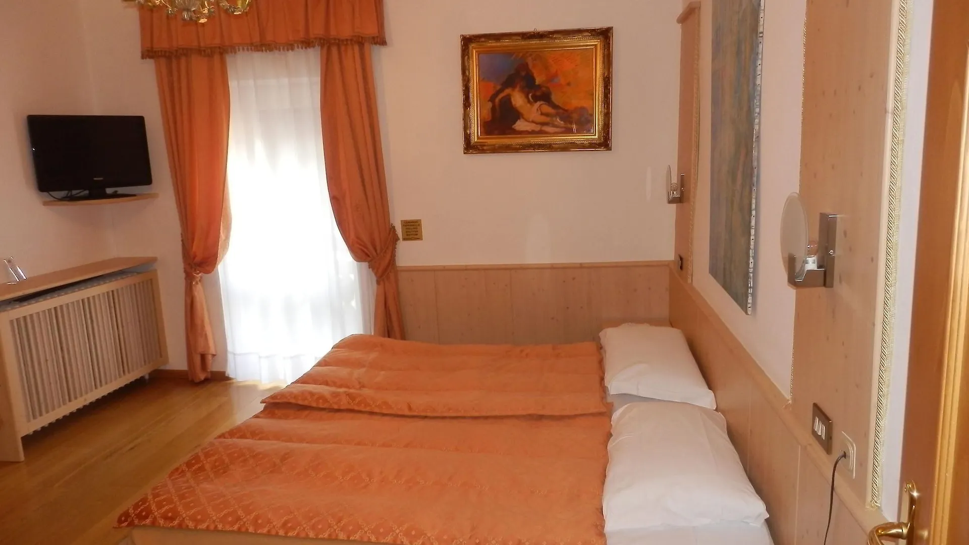 Hotel Montana Cortina d'Ampezzo 2*,  Italy